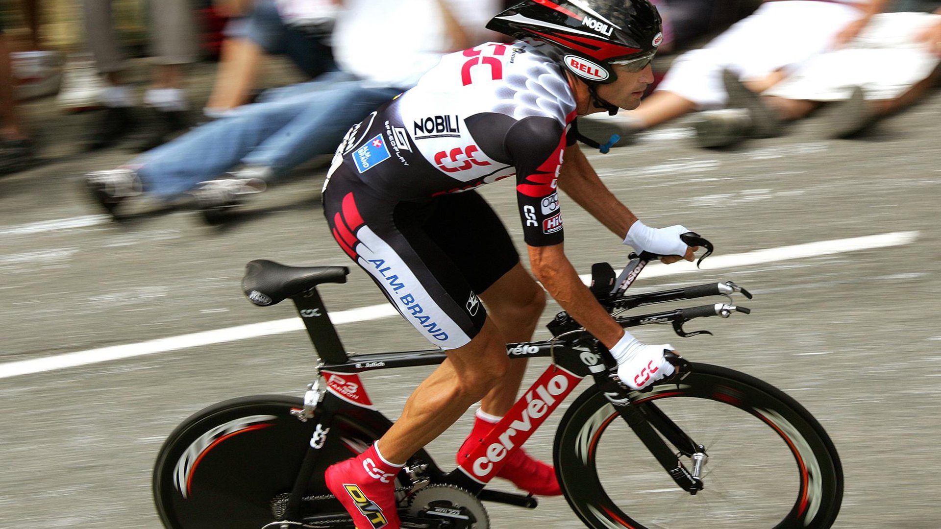 星空体育app体验棒-道格拉斯·科斯塔在悉尼FC首秀中贡献助攻,表现亮眼,道格拉斯科斯塔穿过的球衣号码